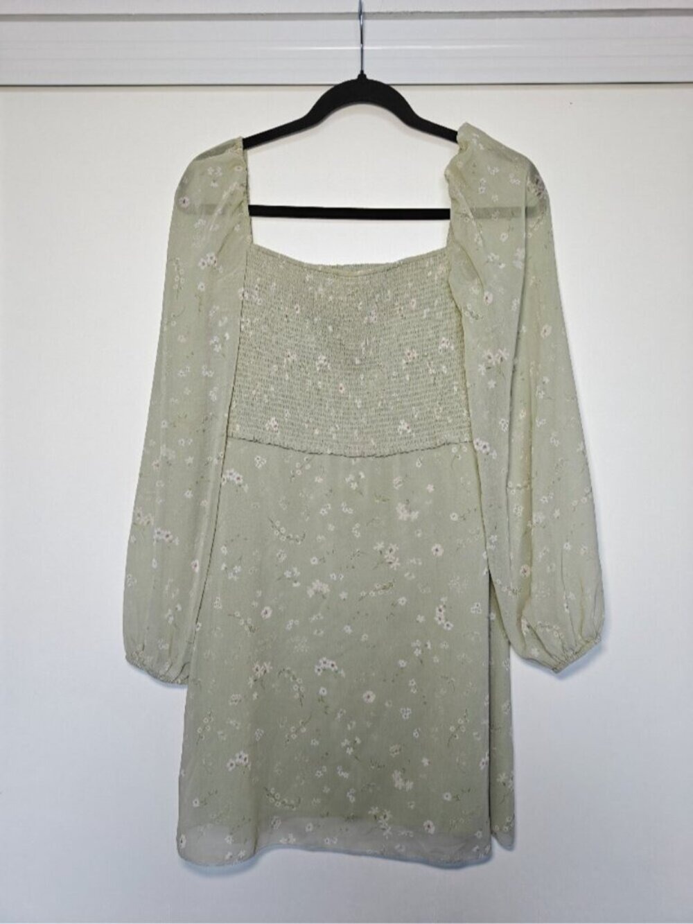 Aritzia Wilfred Sage Floral Smocked Mini Dress Puff Sleeve Size 6 0731 - Picture 2 of 8